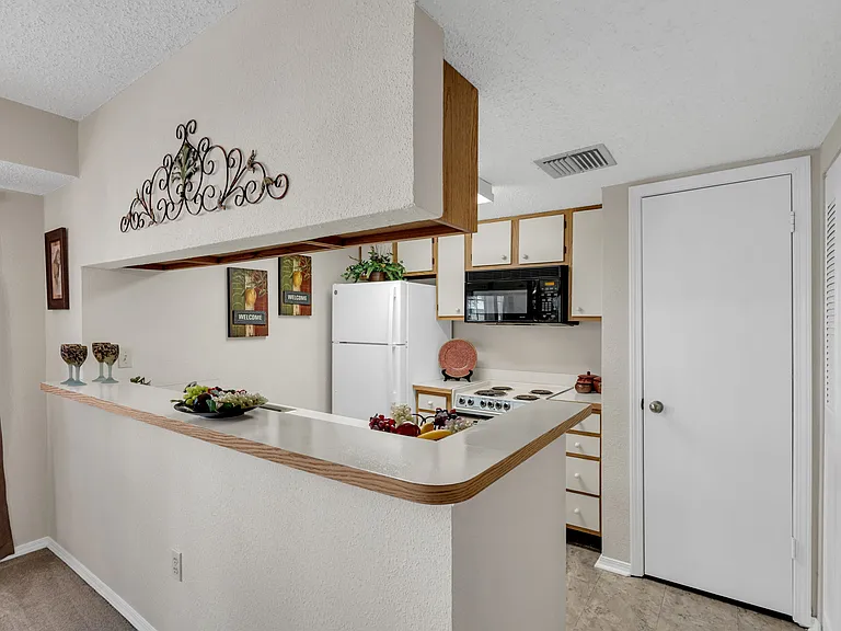 Seasons Apartments — Photo 50