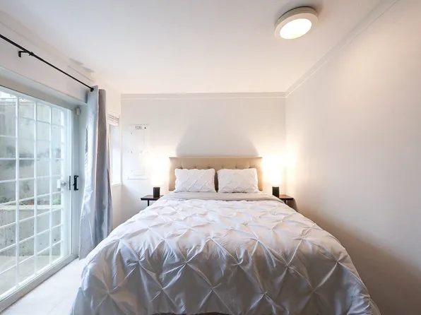 7928 Cartier St #B, Vancouver, BC V6P 4T4