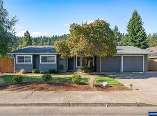 215 Walnut Ave, Silverton, OR 97381