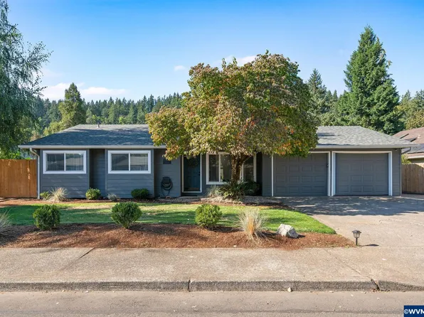 215 Walnut Ave, Silverton, OR 97381