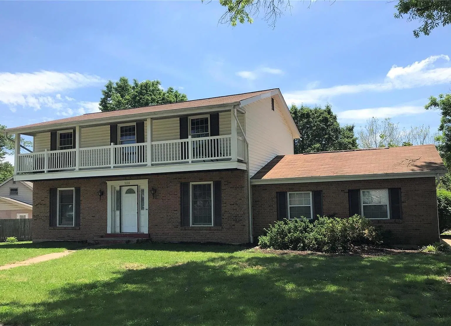 4 bed, 2.5 bath, 1827 sqft, $2,350 — Photo 2