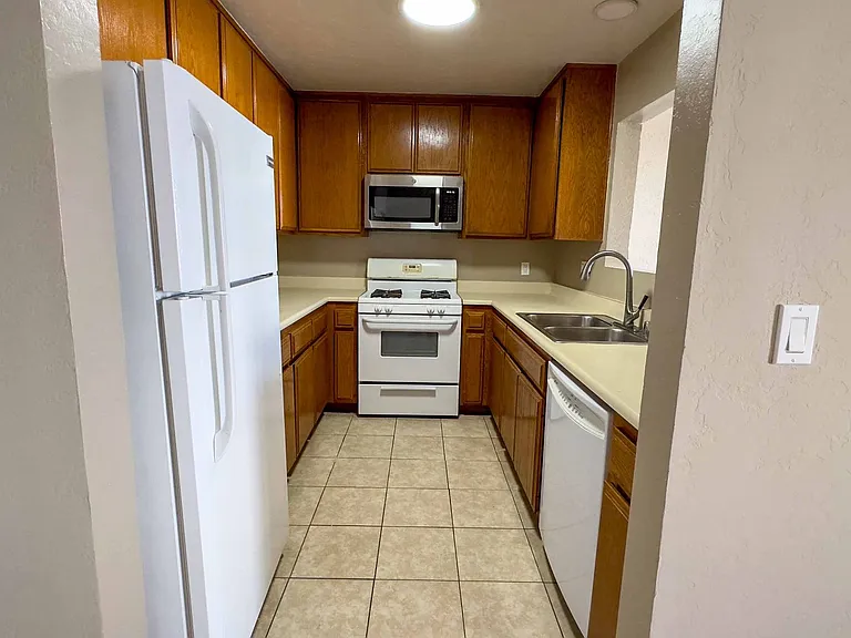 RW West Fifteenth — Photo 5