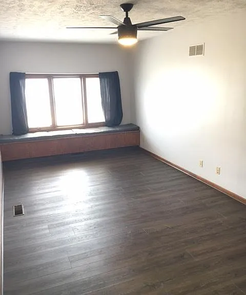 910 Manchester Dr — Photo 12