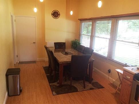 5th image of 1608 Crestwood Cir