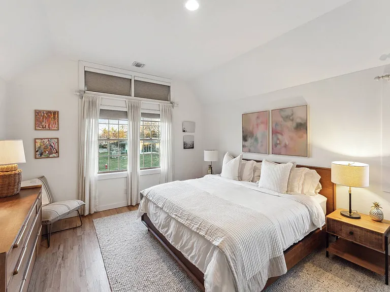 18 Pinetree Dr — Photo 11