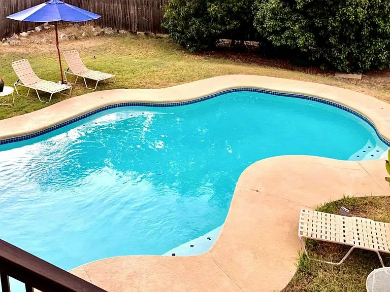 3520 Roanoke Dr — Photo 1