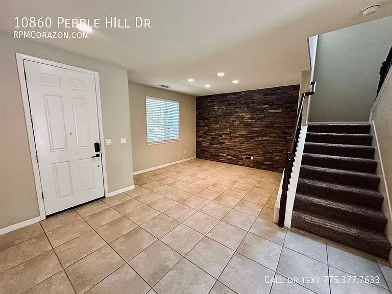 10860 Pebble Hill Dr — Photo 3