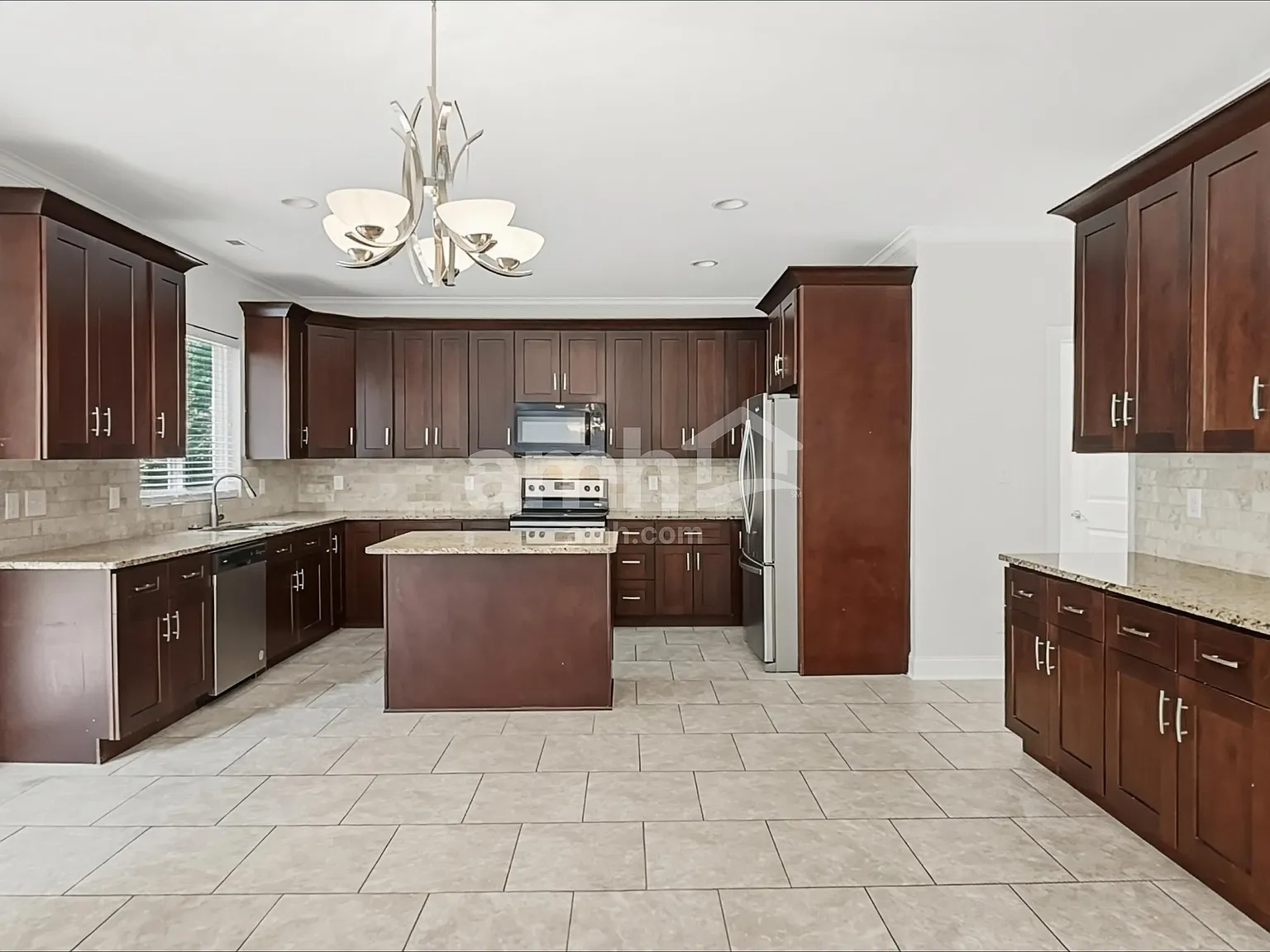 4 bed, 2.5 bath, 2754 sqft, $2,485 — Photo 4
