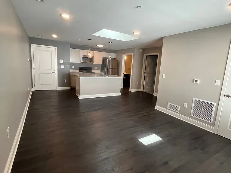 215 N Morton St — Photo 3