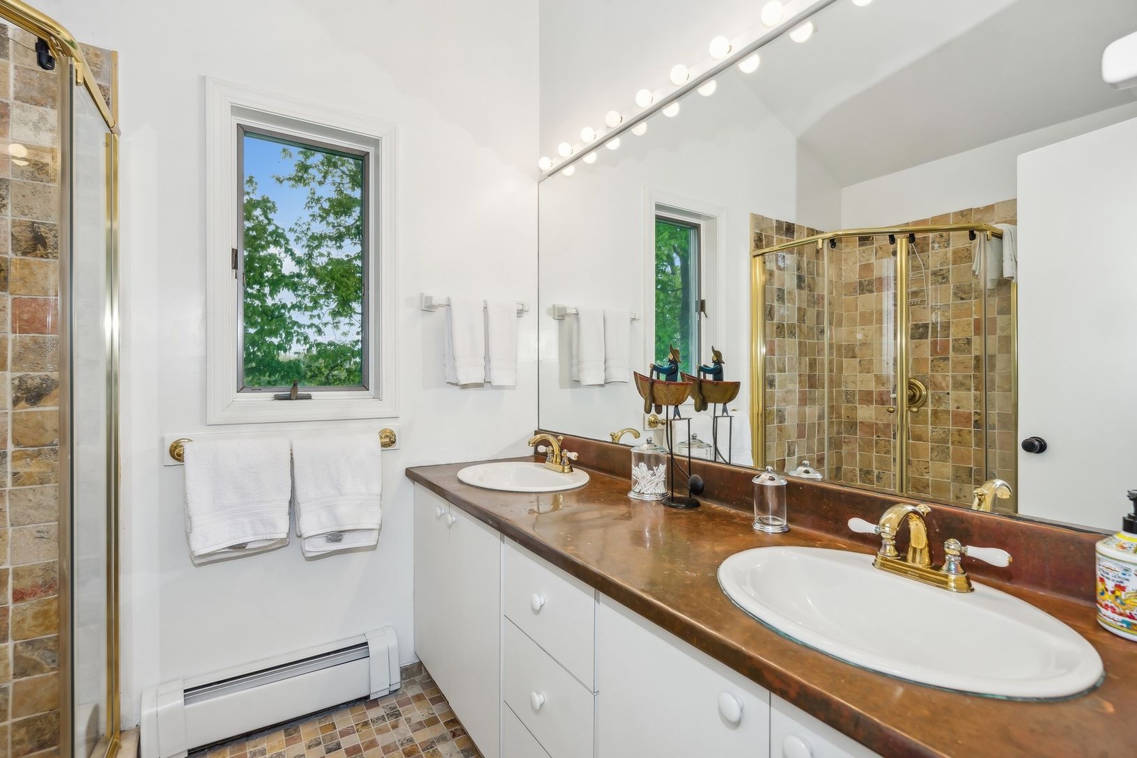  Upstairs  loft bathroom