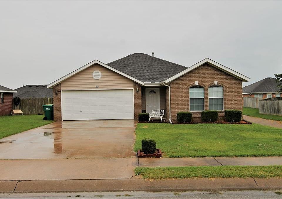 1st image of 861 Honeysuckle Dr