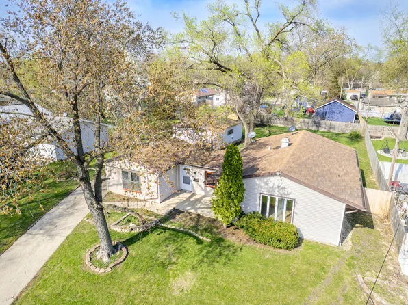703 Houston Dr, Carpentersville, IL 60110