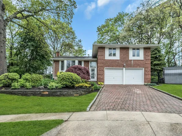 31 Elmwood Court, Plainview, NY 11803