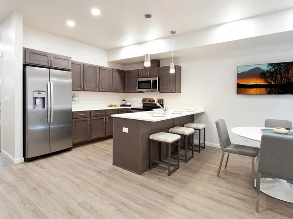 Prairie Pointe Apartments and Townhomes