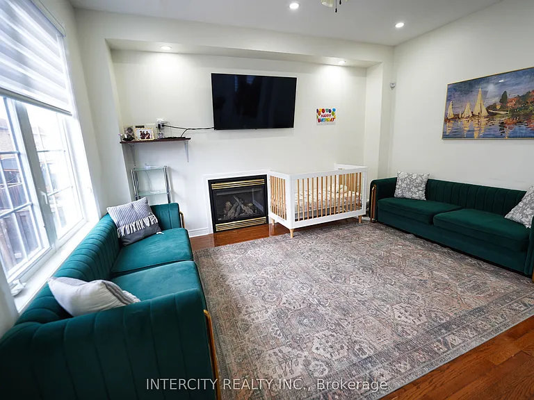 1 Pape Dr — Photo 7