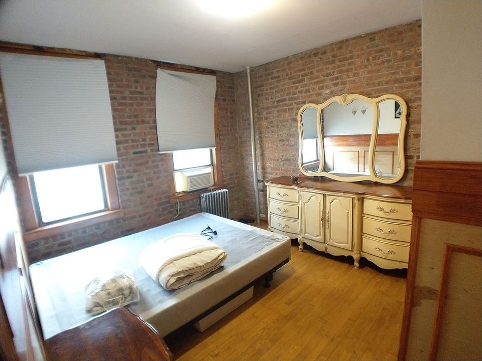 1st image of 424 E 13th St #312