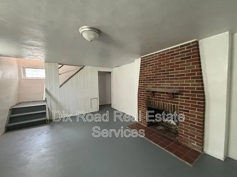 1927 Burroughs Dr — Photo 36
