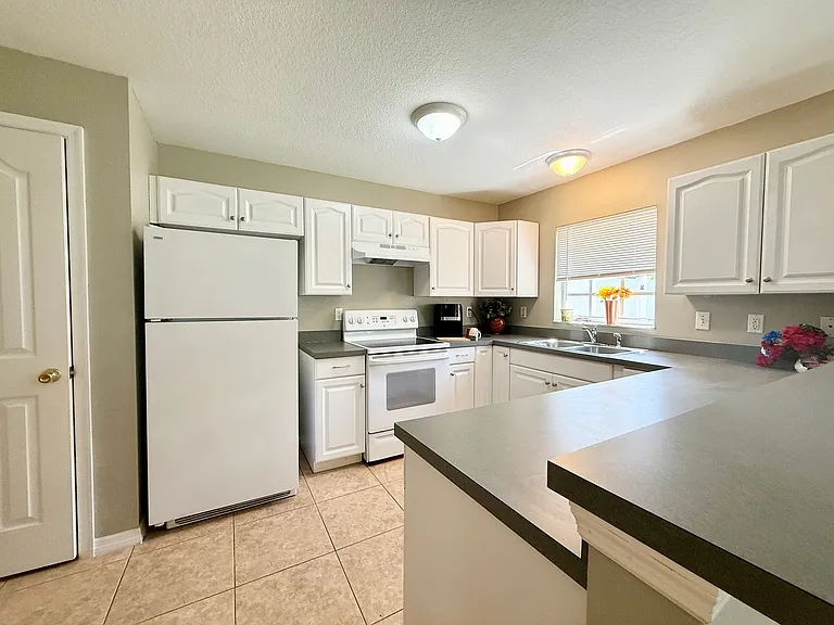 102 N Lady Mary Dr — Photo 6