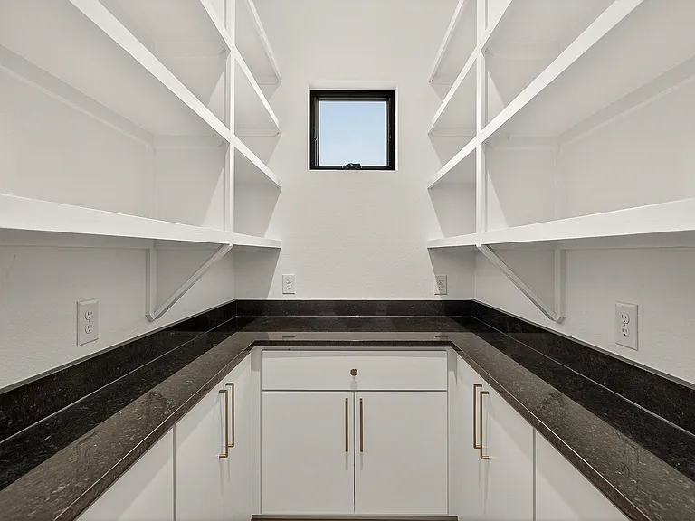 402 Emerald Way — Photo 24