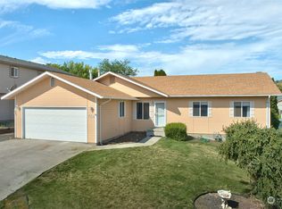 752 S 4th St, Selah, WA