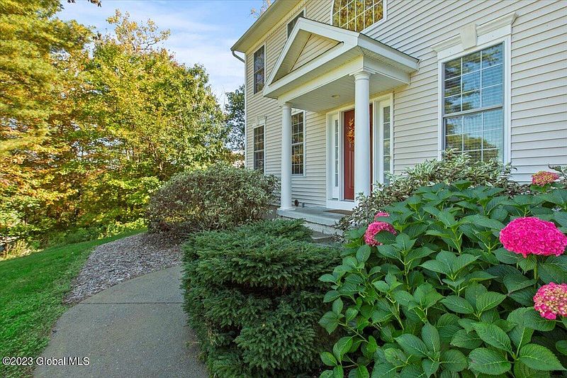 3rd image of 16 Ridgewood Drive
