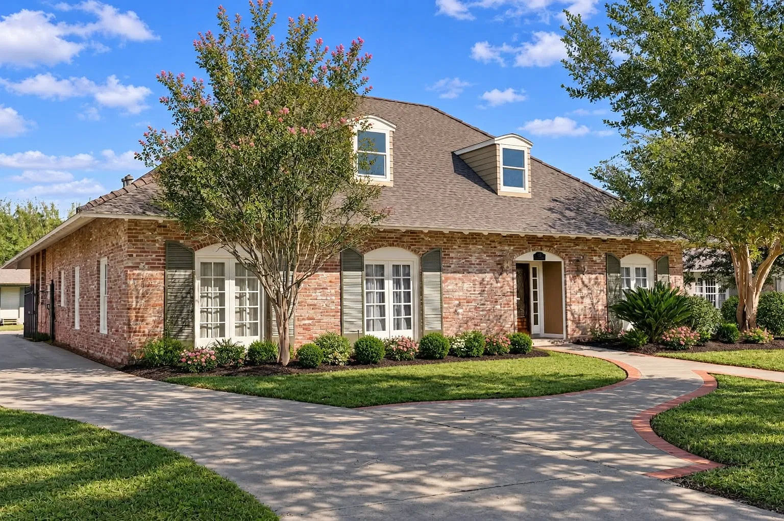4 bed, 3500 sqft, $3,950 — Photo 2