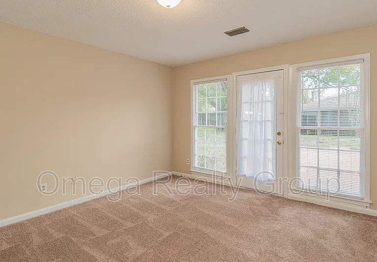 2061 Green Acres Dr — Photo 31