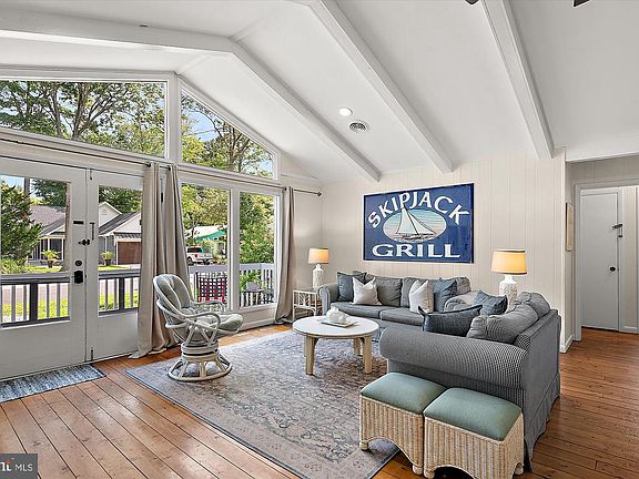 3rd image of 604 Spring Lake Dr