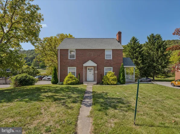 1302 Valley Rd, Berkeley Springs, WV 25411