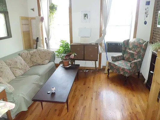 Rented by Maximus Realty Group | media 26