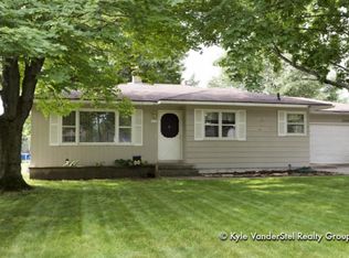 2054 Mulberry Ln, Jenison, MI 49428