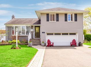 53 Blanche St, Plainview, NY 11803