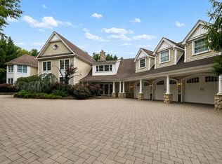122 Helen Ct, Franklin Lakes, NJ 07417