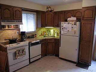 3rd image of 52 Plainedge Dr