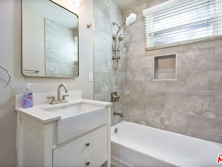5911 S Corning Ave — Photo 21