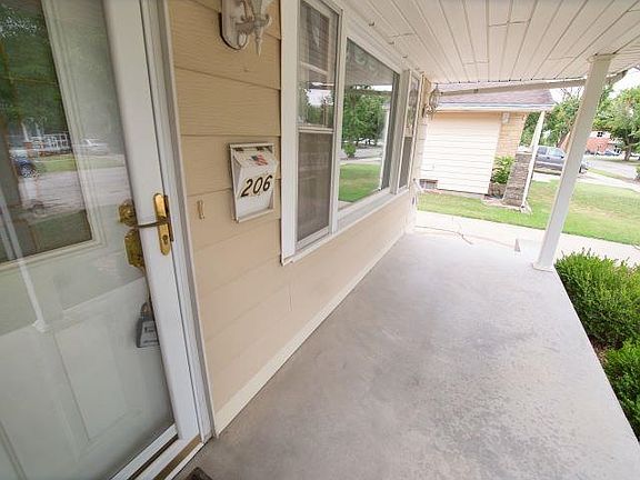 4th image of 206 S Jefferson St