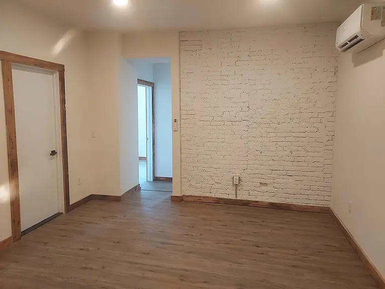 257 3rd St #2R — Photo 6
