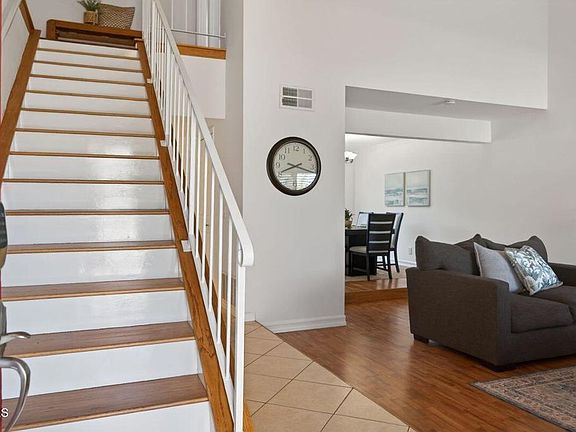 4th image of 2052 Glenbrook Ave