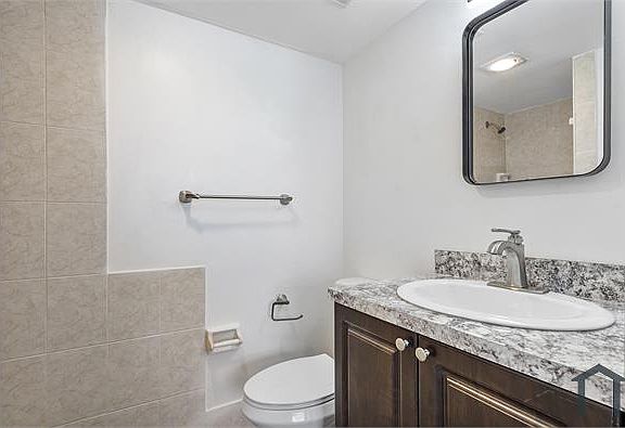 3rd image of 712 SW 81st Ave #7B