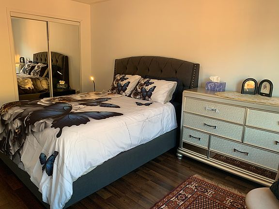 Main bedroom 
Mirrored closet