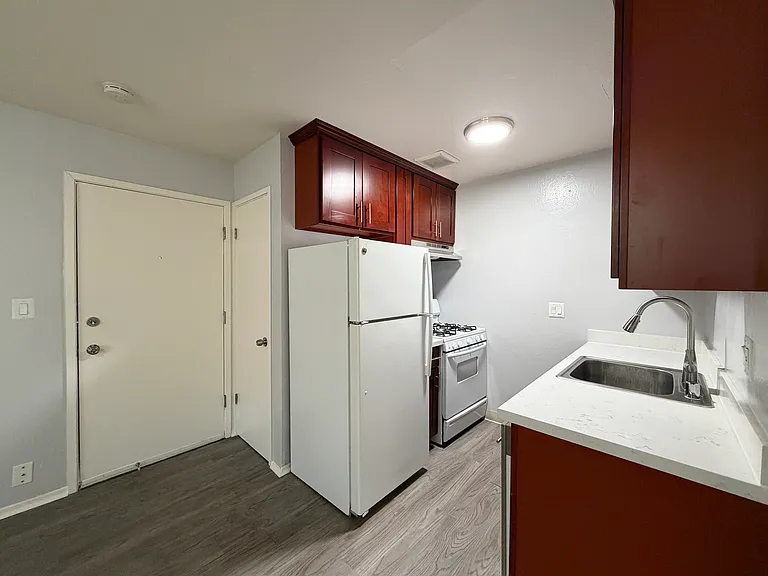 475 Alcatraz Ave — Photo 3