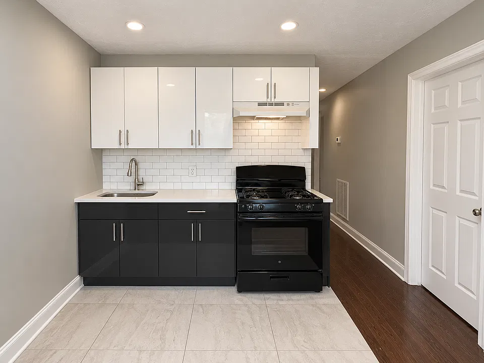310 7th Ave W #1