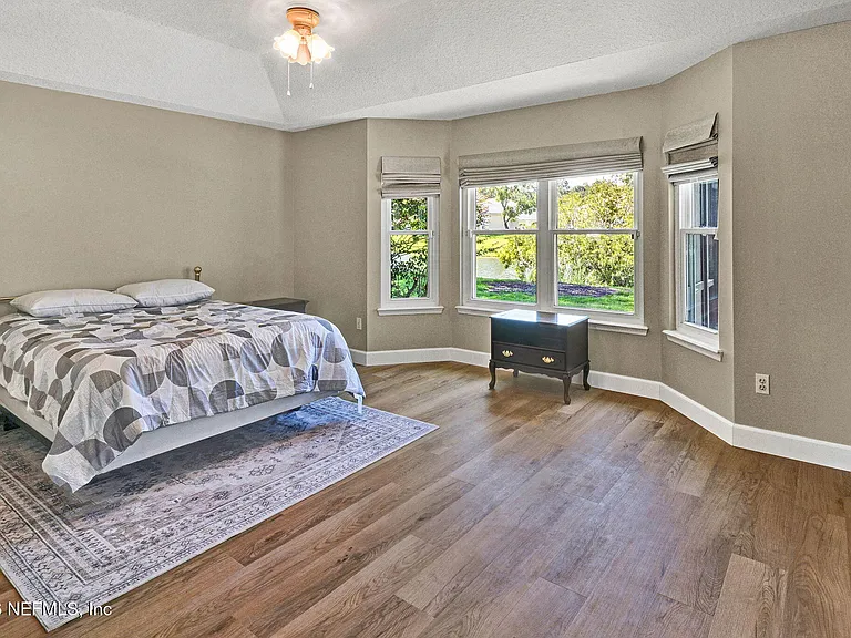 952 Blackberry Ln — Photo 17