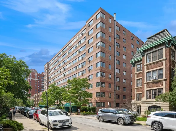 700 W Bittersweet Pl APT 906, Chicago, IL 60613