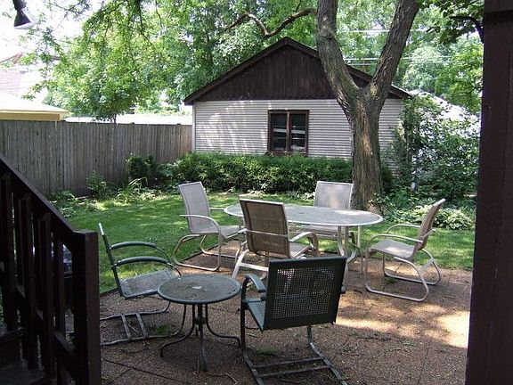 3rd image of 121 S Grove Ave #2