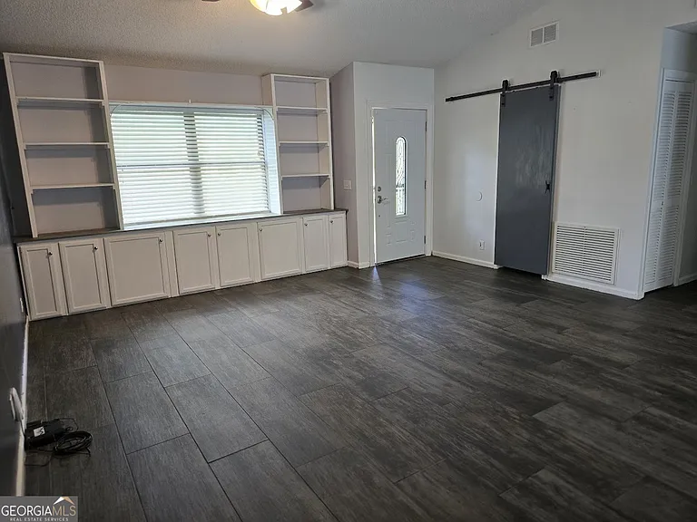 1001 Regal Rd — Photo 10