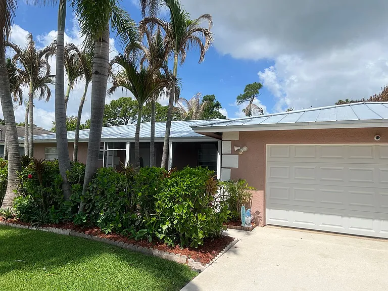 173 SE Fallon Dr — Photo 2