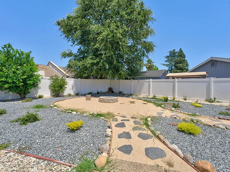 1118 Cresthaven Dr — Photo 24
