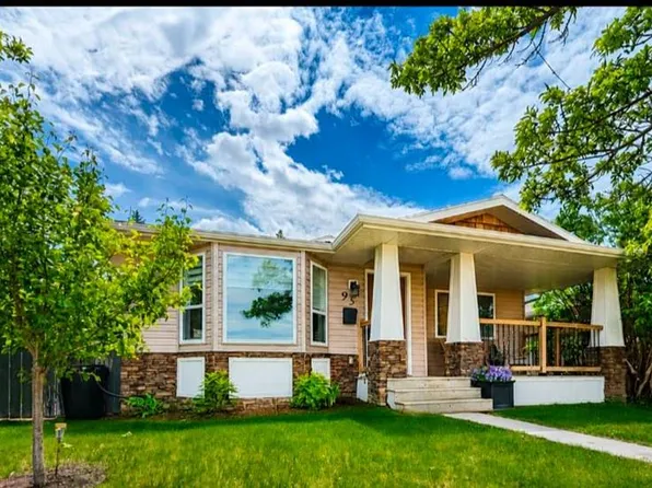 95 N Hillgrove Cres SW, Calgary, AB T2V 3K9