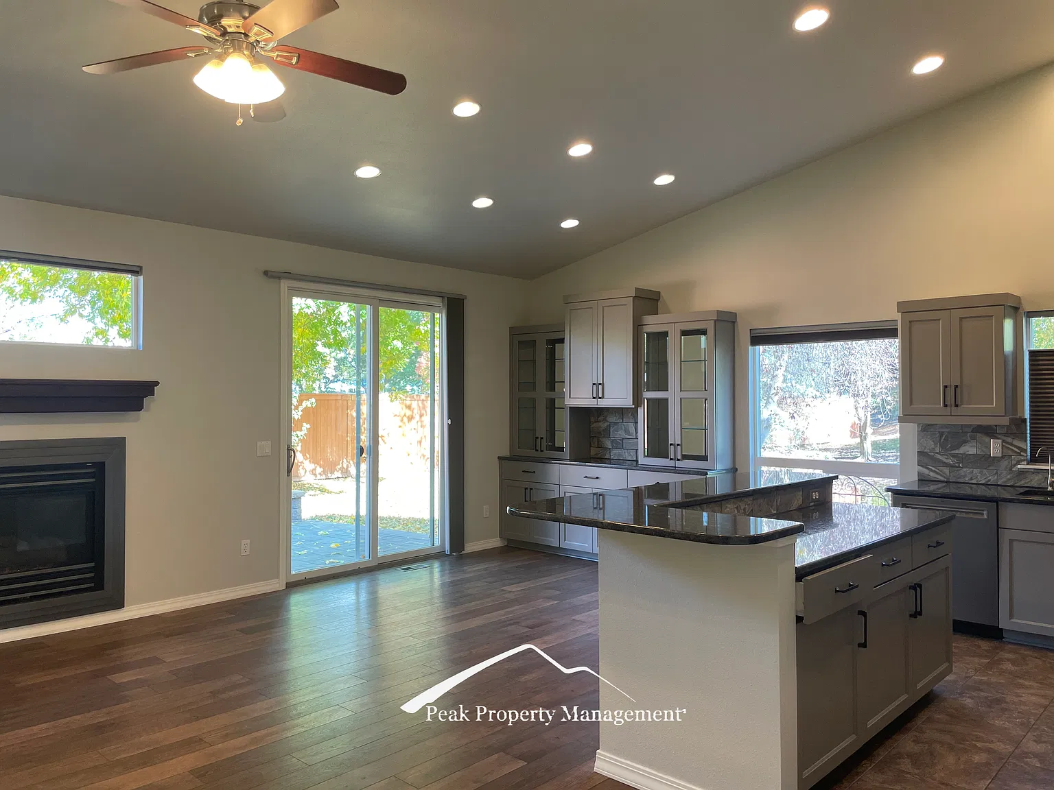 3 bed, 1600 sqft, $2,600 — Photo 4